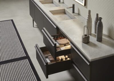 Cresan | 04 al showroom 2023 01 10 borderline olmo top carrara 04 cassetti aperti variante 1675776487298