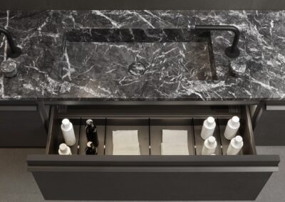 Cresan | 06 al salone del mobile 2024 04 14 area 24 25 covo grigio lavico borderline rovere grigio 04 cassetto aperto w 1730107721718 1