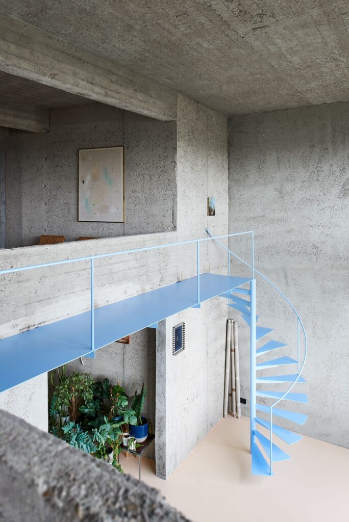Cresan | escalera azul cielo